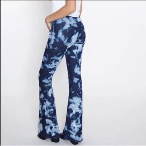 HP 12/10 🎉🎉 Carmar Tie Dye Jeans - Picture 1 of 8